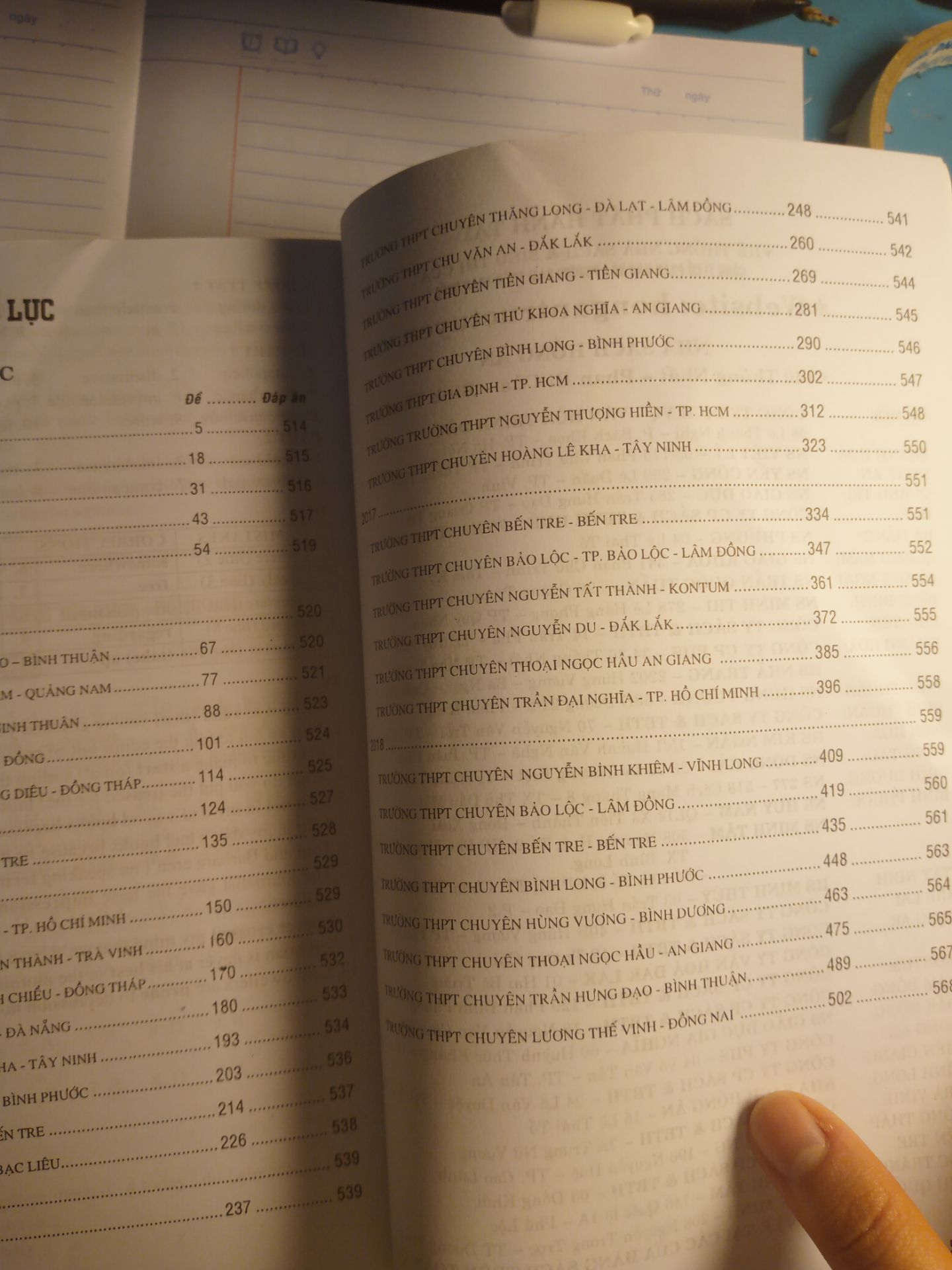 khá ok, RẤT DÀY, so với giá thì siêu rẻ! tuy nhiên lúc giao cho mình thì bị gập bìa, nhưng mình ko chú ý hình thức lắm nên quá dc với tầm giá. giao rất nhanh, mình đặt chiều thứ Bảy (ngày nghỉ) mà thứ 2 có hàng r. chất lượng sách thì khỏi bàn ha xd