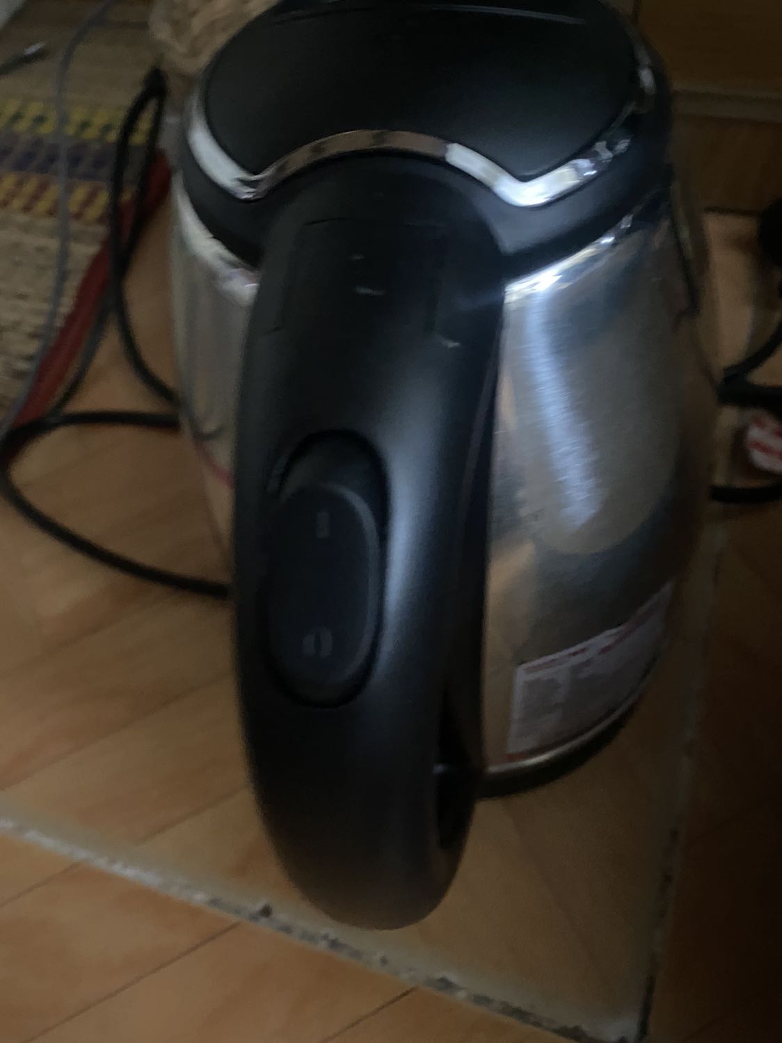 Bình nấu nhanh, tiêu thụ điện cũng ác chiến, người thường xuyên sử dụng nước nóng nên mua sản phẩm loại này. Trong quá trình sử dụng nên cẩn thận phần tay nắm, nhiệt toả ra khá nhiều nên khá nóng. 
Đề xuất : Nên mua