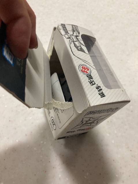 The boxes of the Spinner Cube were broken