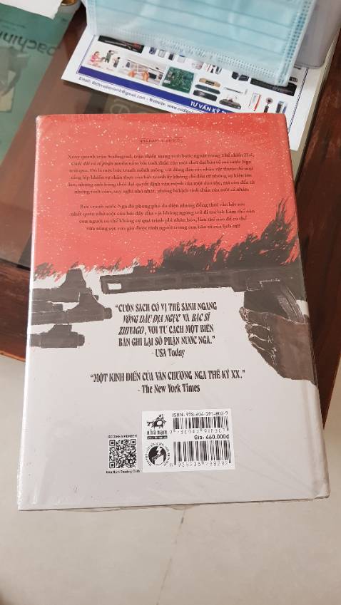 Sách có bao chống shock. Bản thân sách có bọc nhựa. Sách mới tinh , bìa cứng . Cảm ơn shop TIKI giao hàng đúng hẹn . Anh shipper nhiệt tình.