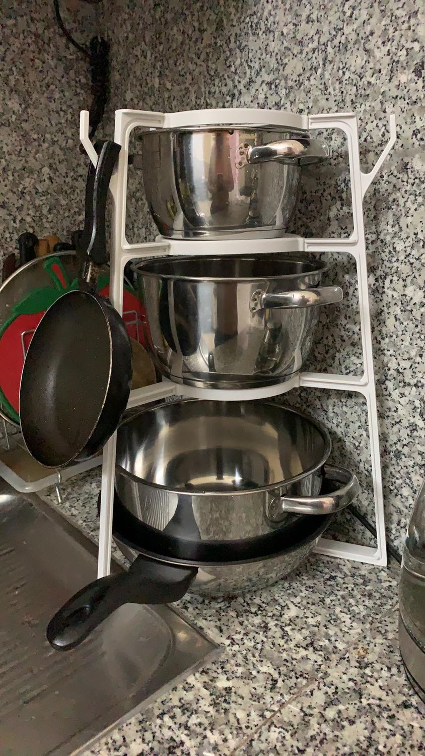 Bộ nồi chắc chắn, nặng chắc tay.