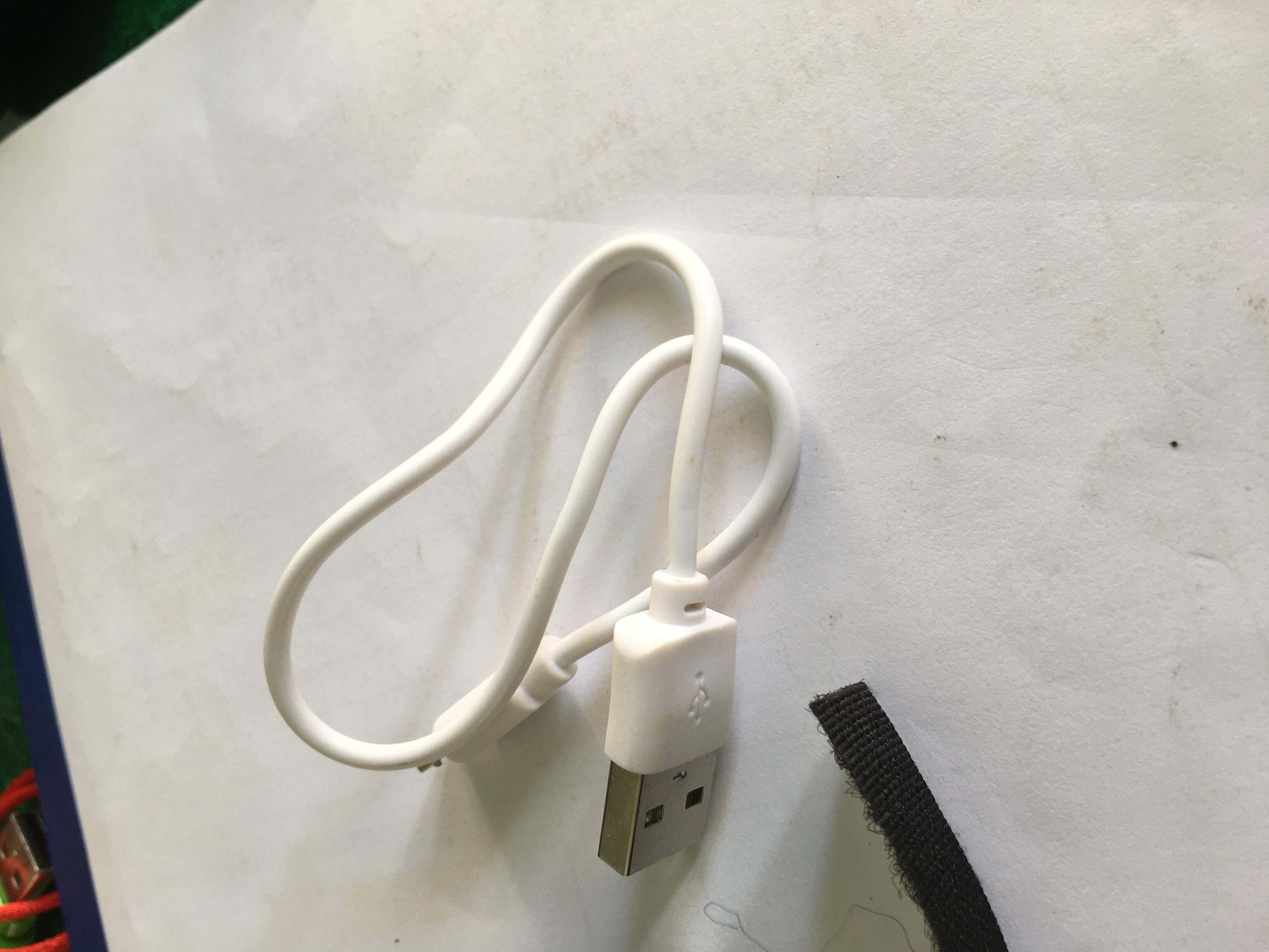 Dây buộc không chắc chắn. Giao hàng nhanh. Đèn ngon.