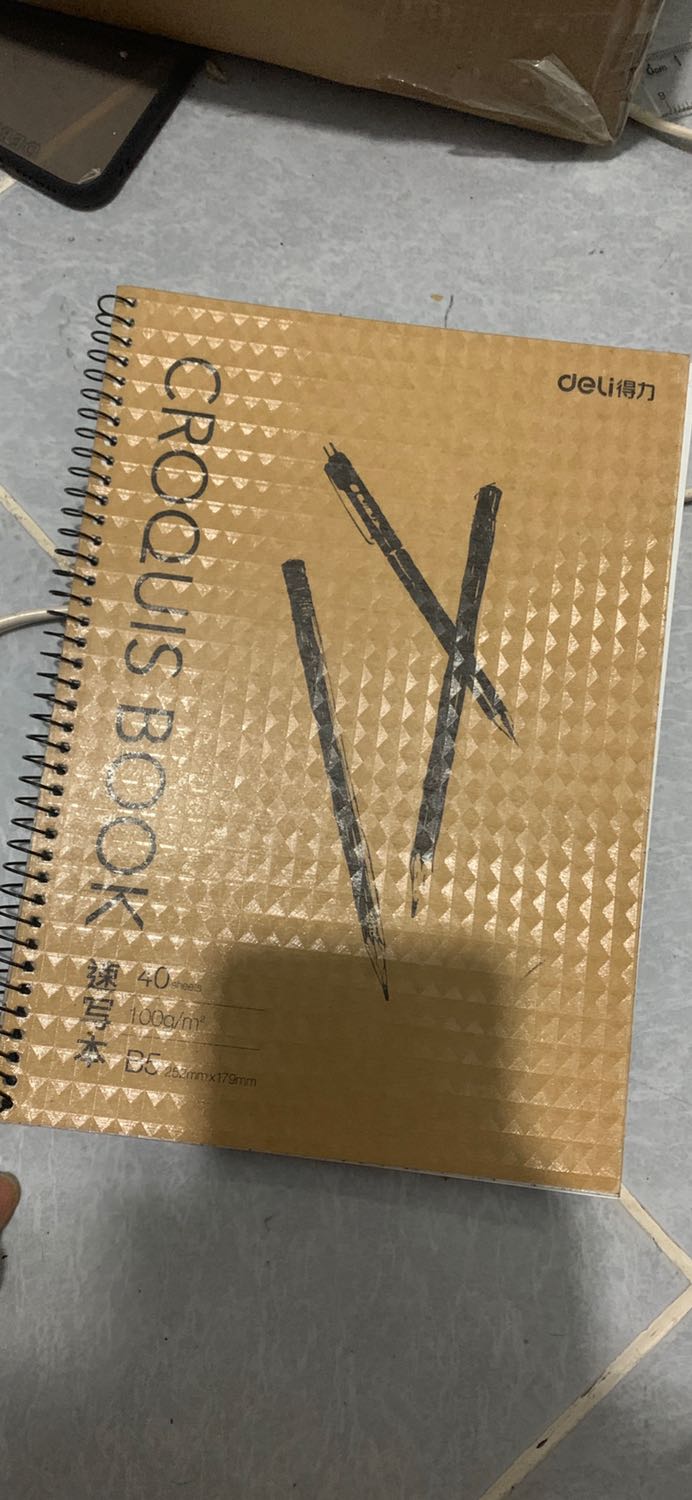 Sản phẩm chất lượng, trang giấy khá dày dùng khá thích.à Bìa sổ mik đã dùng decal bọc sách vỡ lên nên m.n đừng thắc mắc sao mua ko giống như của mik nha.