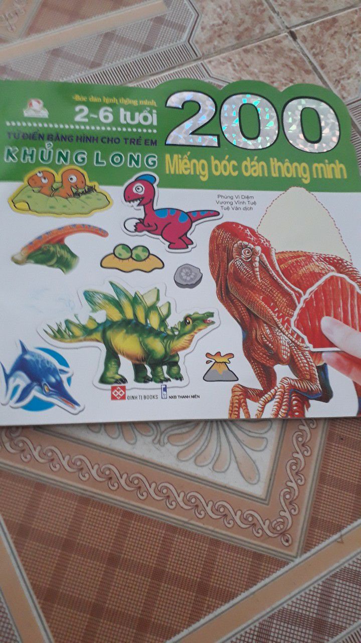 Giao hàng nhanh. Sách có rất nhiều hình dán. Bé nhà mình thích lắm, đòi dán suốt. Rất nên mua cho con nhất là dịp nghỉ dịch này đó ạ.