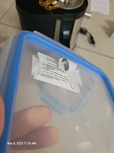 Đã từng xài máy xay thịt của Tefal 1,000W nên biết động cơ của hãng này rất mạnh, kg ngờ cái máy ép này chỉ 400W mà mới xay thử 1 củ cà rốt và 1 trái tắc, máy xay mạnh giật cả mình, hột của trái tắc nát bét mất tiêu xác luôn. Kiểm tra bã cà rốt thì kg còn miếng nước nào, vắt hết nước cạn kiệt luôn. Xứng đáng 5 sao

Riêng hộp nhựa khuyến mãi thì dán nhãn phụ của VN quá tệ, có cái nhãn mà kg đầu tư cho tử tế và tiện lợi dễ xé tránh dính keo dơ hộp. Đã vậy còn dán ngay mặt tiền cái hộp vừa xấu vừa bê bối