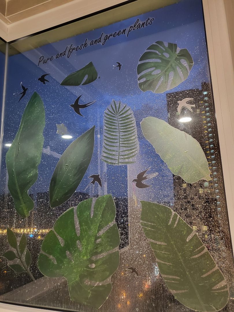 xinh xắn, nhẹ nhàng. Hình chụp vội khi vừa dán xong