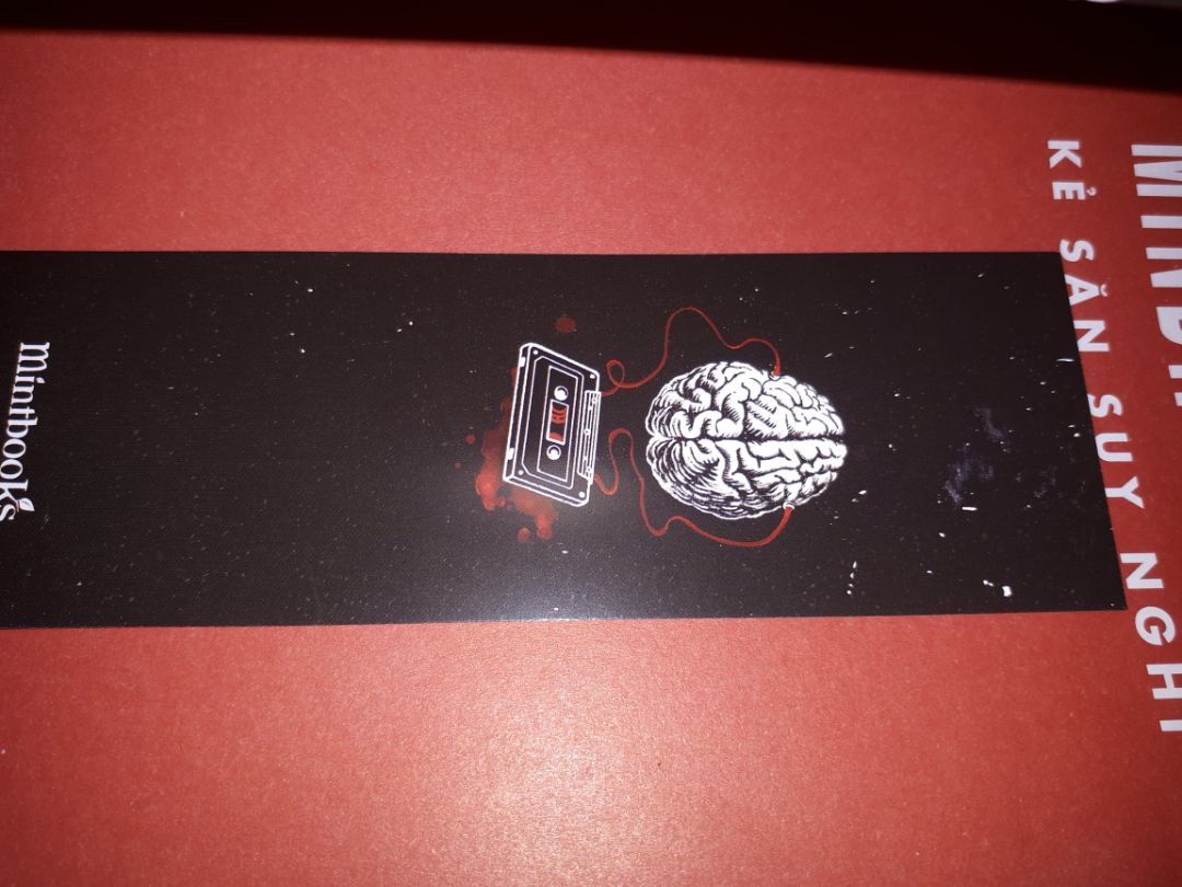 Quyển này là quyển đc bọc nilon duy nhất trong 3q em mua nhg vẫn cong góc. Em hi vọng Tiki có thể bọc nilon vào các quyển sách đc k. Hôm em mua trời mưa to, hộp ướt may mà sách ko seo. Có sao là buồn Tiki lắm luôn. Nhg sách vẫn cong😀😀😃