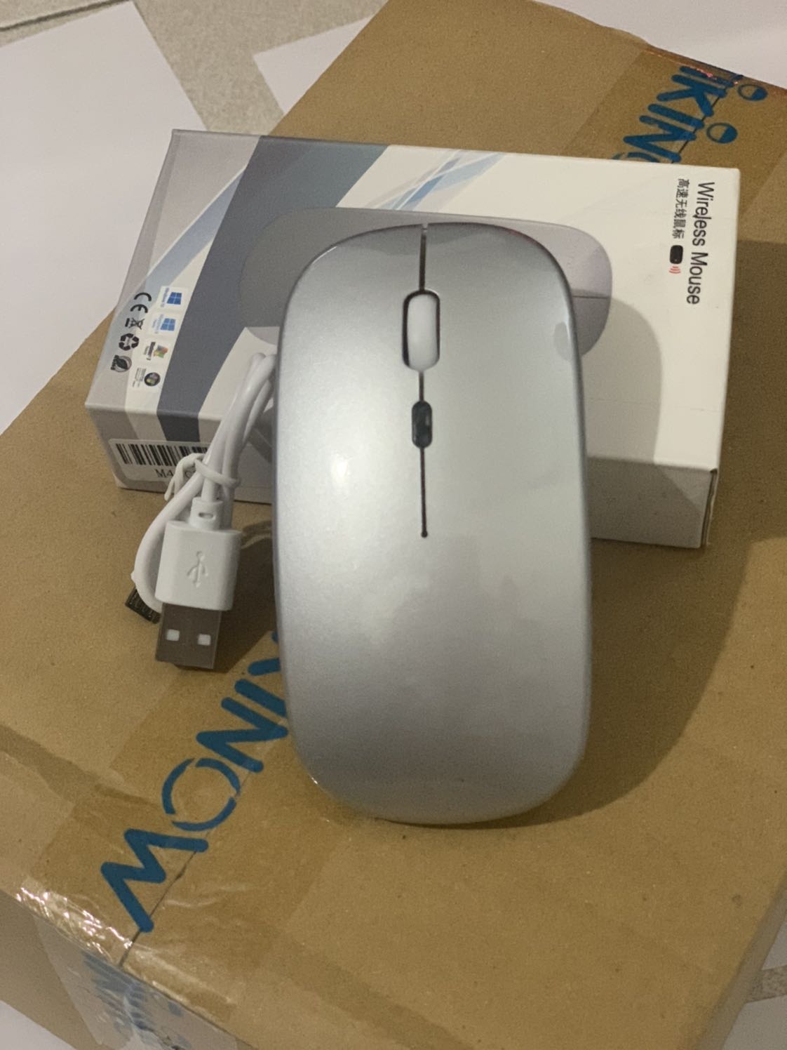 Đúng như quảng cáo, sản phẩm chất lượng tốt, dùng pin sạc rất tiện lợi k lo hết pin. Nhìn rất đẹp mắt, đèn led rất công nghệ thờ trang. Giao hàng nhiệt tình, thân thiện