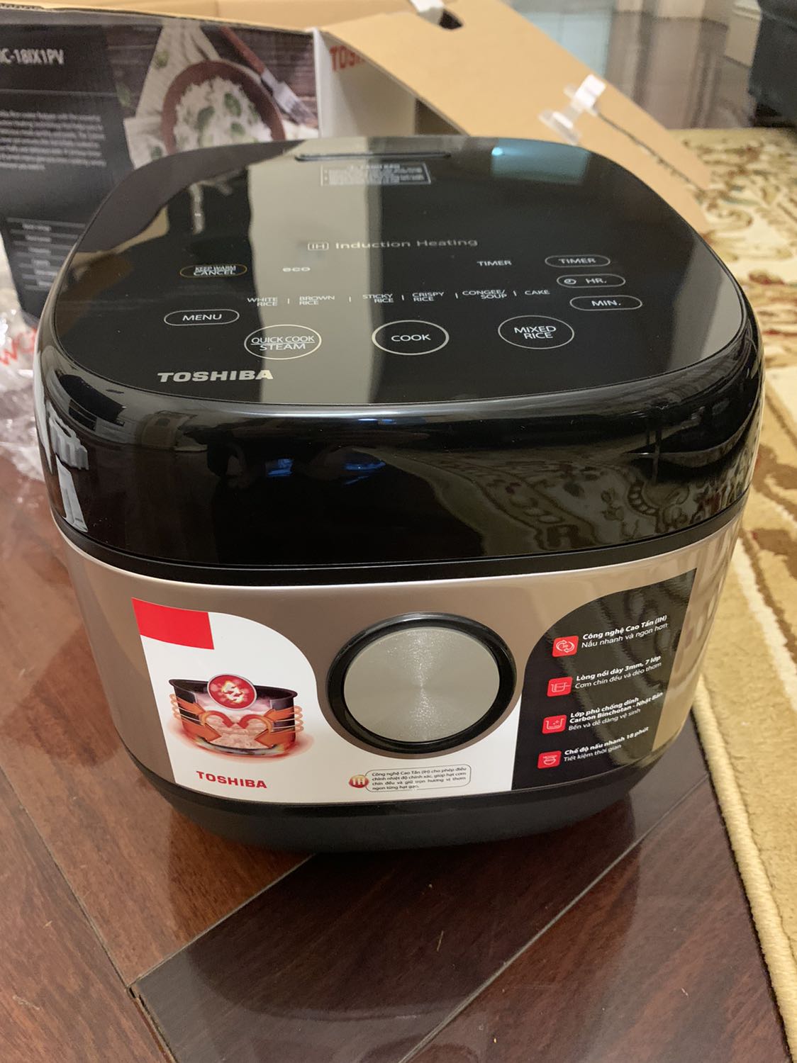 Nồi đẹp, siêu dày. Khay hấp cơm tiện dụng, đựng được nhiều. Tặng kèm 1 muôi 1 thìa xới cơm. Mỗi tội 1.8L hơi to, hợp với gđinh đông người hoặc hay có khách khứa. Nồi đẹp, siêu dày. Khay hấp cơm tiện dụng, đựng được nhiều. Tặng kèm 1 muôi 1 thìa xới cơm. Mỗi tội 1.8L hơi to, hợp với gđinh đông người hoặc hay có khách khứa.