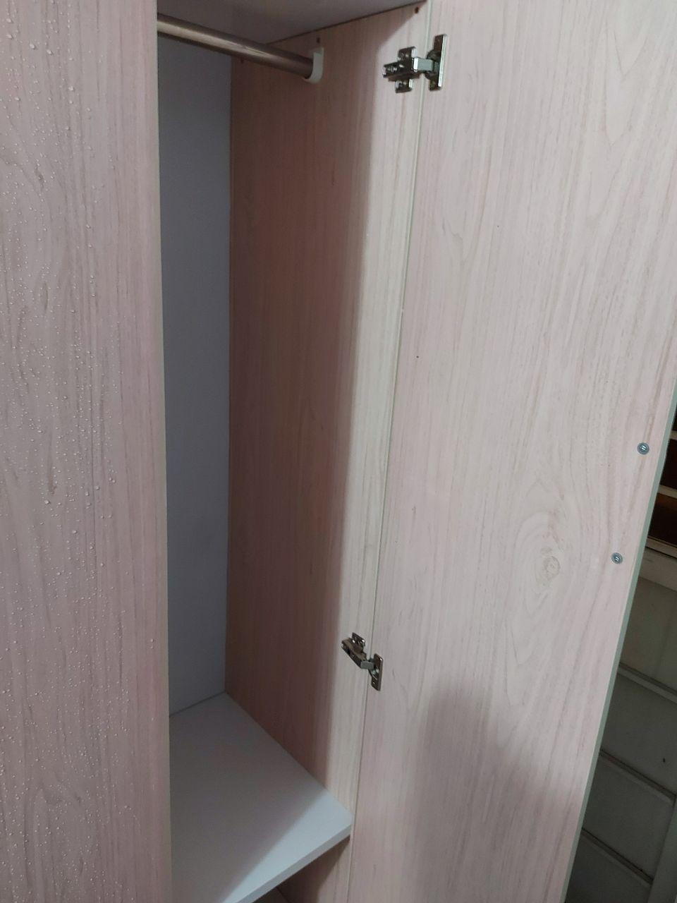 Mua ở đợt giảm giá. Hàng có thể chấp nhận, cửa tủ hơi lệch. Nhân viên giao hàng kiêm ráp tủ nhiệt tình