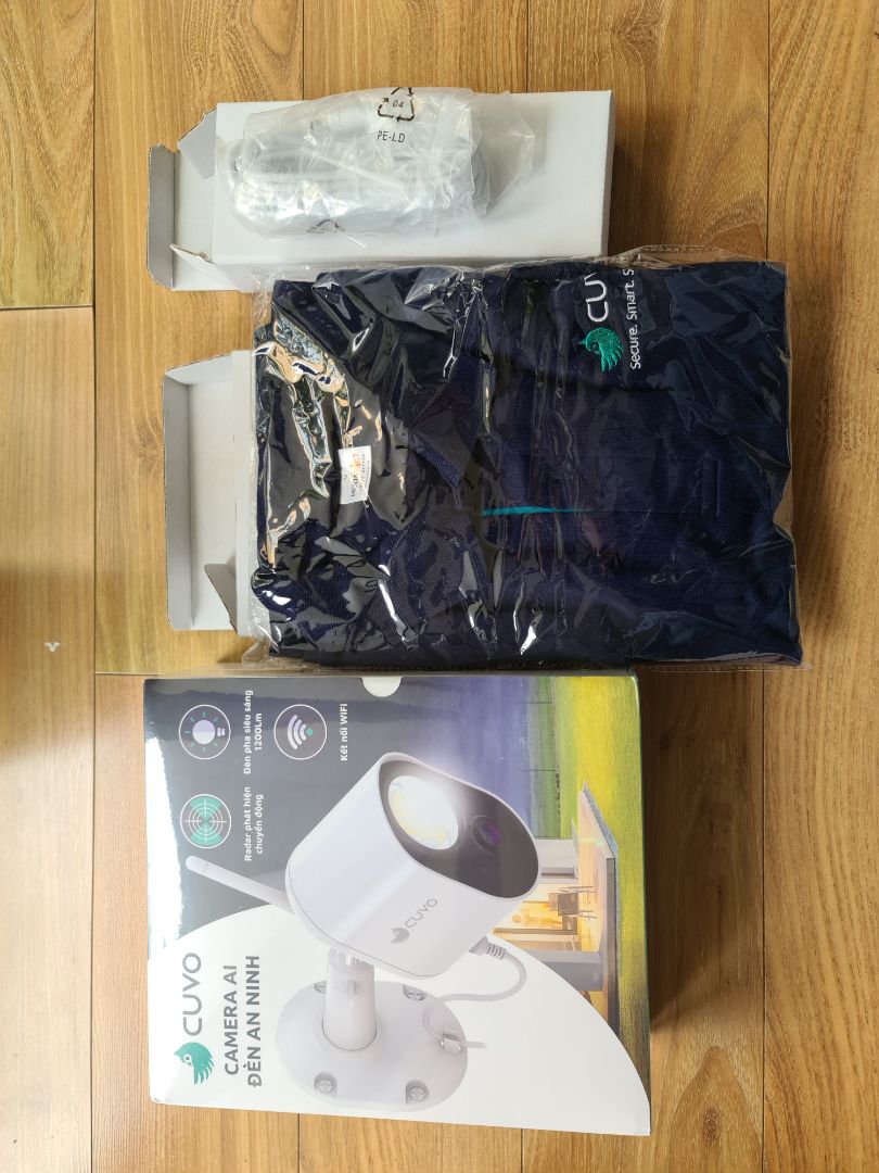 Thấy hàng VN mua ủng hộ, nhận được hàng thấy đáng đồng tiền bát gạo. Sản phẩm sờ đã thấy chất, nhiều tính năng hay, đặc biệt miễn phí lưu trữ cloud Amazon 24h. 
Shop giao nhanh lại có quà tặng nữa. Sẽ mua thêm cho nhà ông bà!!!