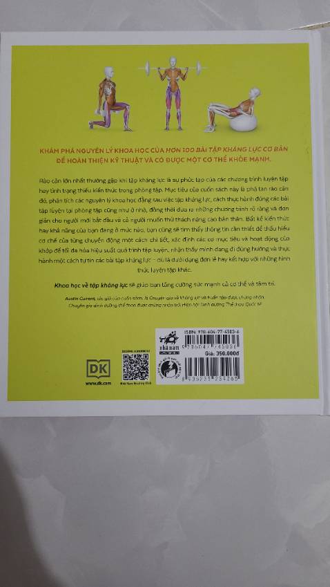 Sách bìa cứng đẹp, nội dung chi tiết và dễ hiểu được minh họa bằng ảnh màu nên cũng dễ nhớ. Bạn nào mới tập gym muốn trang bị thêm kiến thức để tập hiệu quả nên mua cuốn này