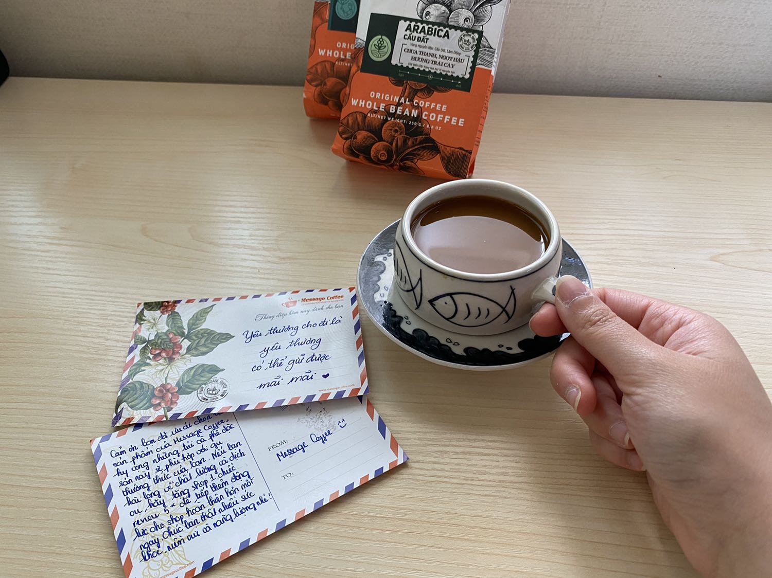 Đóng gói cà phê rất cẩn thận và đẹp. Mình đã thử pha cả latte sữa tươi lẫn sữa đặc truyền thống hương vị đều rất đậm đà và thơm ngon nên cả nhà mình đều thích. Xin cảm ơn Message cà phê vì một sản phẩm cà phê chất lượng như thế này ạ. ❤️ Sẽ tiếp tục ủng hộ lâu dài ạ ^^