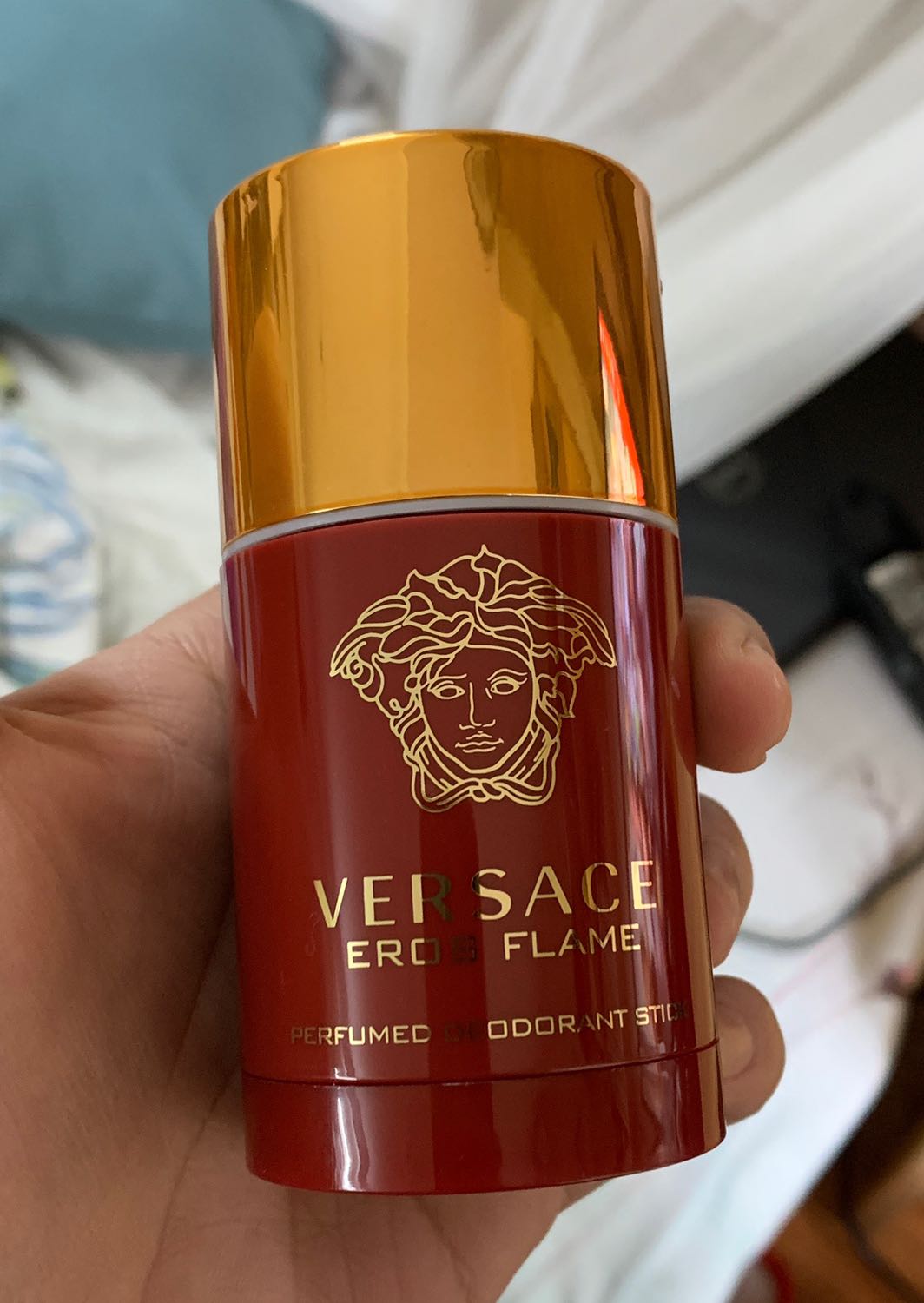 Sản phẩm ko có hộp, lăn lên chả có mùi gì, ngửi như mùi bạc hà, phí tiền