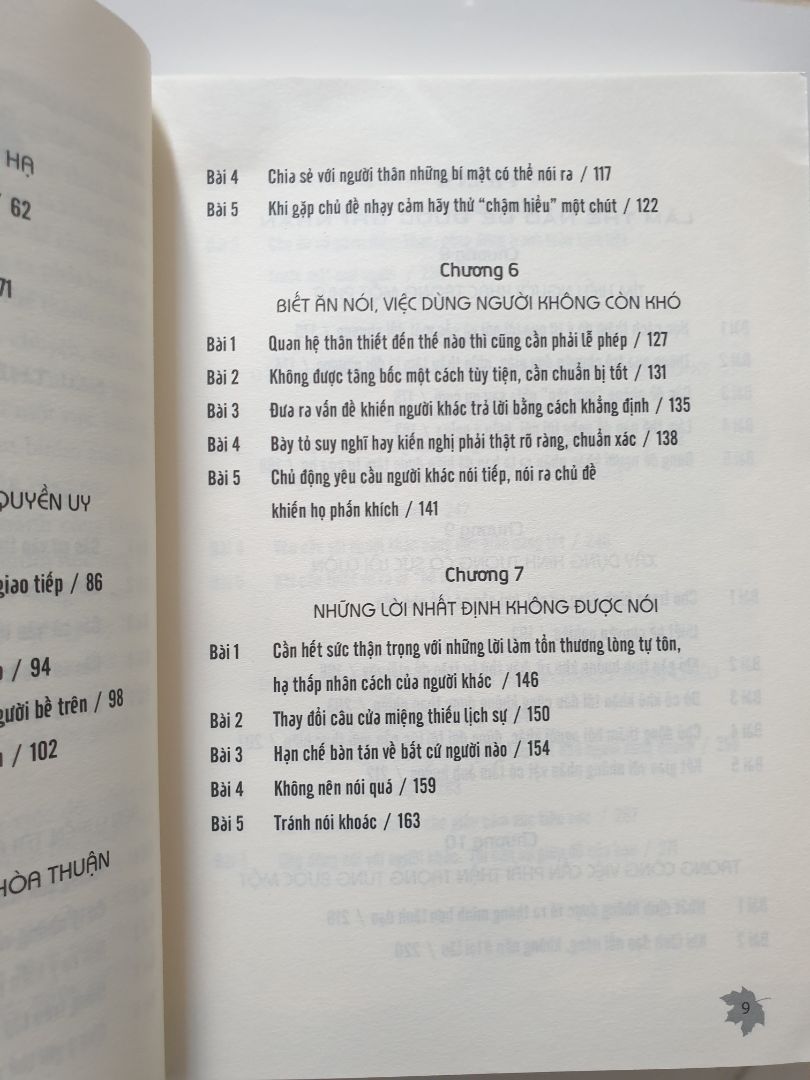 Mép sách hơi cong. Giao hàng nhanh