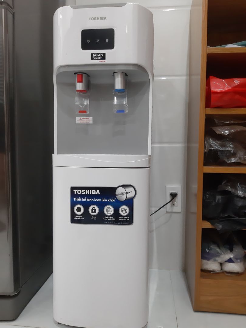 Giao nhanh, shipper thân thiện, chính sách bảo hành đáng tin cậy. Dù lần đầu mua đồ điện không ở những trung tâm điện máy và có nhân viên lắp đặt nhưng vẫn rất hài lòng về chất lượng sản phẩm. Bền không chưa biết nhưng bước đầu là ưng ý rồi