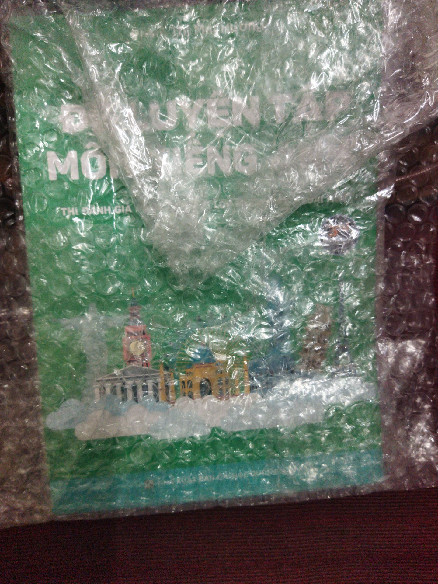 giao nhầm sản phẩm ???. Đặt sách văn toán lại giao văn anh là thế nào đây ạ