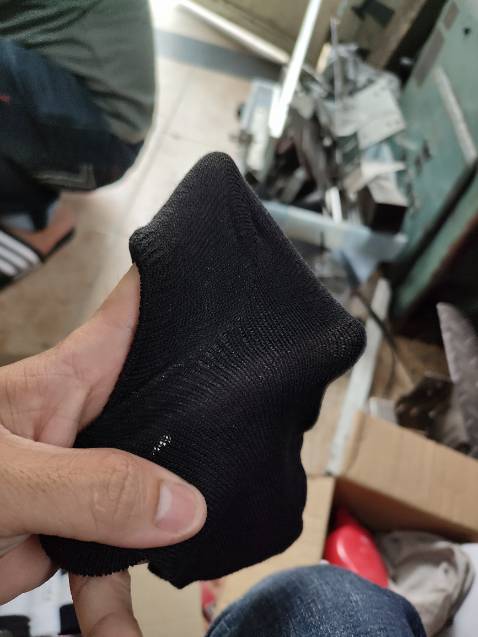 Này ngoài chợ 15k 2 đôi, trùm lên đầu đi cướp ngân hàng còn thấy đường.