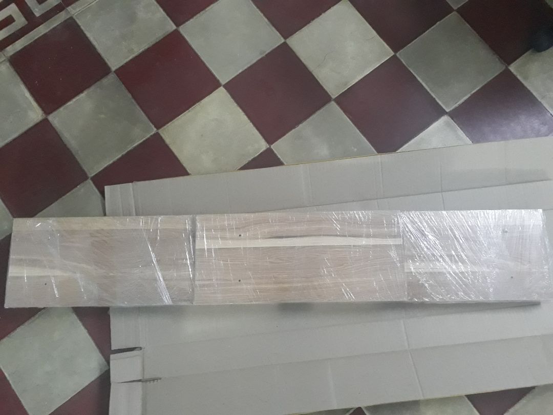 Quá trình lắp cũng không quá khó, các lỗ khoan khớp với nhau, phải biết cách lắp thì mới dễ. Nhưng cái mình mua thì 1 ván dài thiếu mất 2 lỗ khoan nên có 1 ngăn không lắp được. Ngoài ra chân tủ bị bập bênh dù đã lắp hoàn toàn khắp với các lỗ khoan, và cách giải quyết của mình là gắn 1 cái chân đế kèm theo vào chỗ bập bênh là xong. Tóm lại chất lượng ổn trong giá(160k). Lỗ thiếu có thể tự khoan và khắc phục đc nên mới cho 3 sao. Quá trình lắp cũng không quá khó, các lỗ khoan khớp với nhau, phải biết cách lắp thì mới dễ. Nhưng cái mình mua thì 1 ván dài thiếu mất 2 lỗ khoan nên có 1 ngăn không lắp được. Ngoài ra chân tủ bị bập bênh dù đã lắp hoàn toàn khắp với các lỗ khoan, và cách giải quyết của mình là gắn 1 cái chân đế kèm theo vào chỗ bập bênh là xong. Tóm lại chất lượng ổn trong giá(160k). Lỗ thiếu có thể tự khoan và khắc phục đc nên mới cho 3 sao.