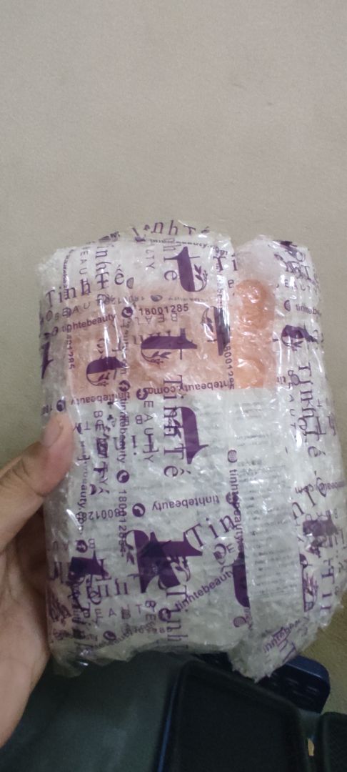 chưa xài chưa biết bền không nhưng shop đóng gói rất kỹ. 
máy gọn nhỏ, nhẹ hều và rất xinh. 
hộp đựng ổ cứng cũng đẹp và tiệp màu với màu ổ cứng. Shop tinh tế nè