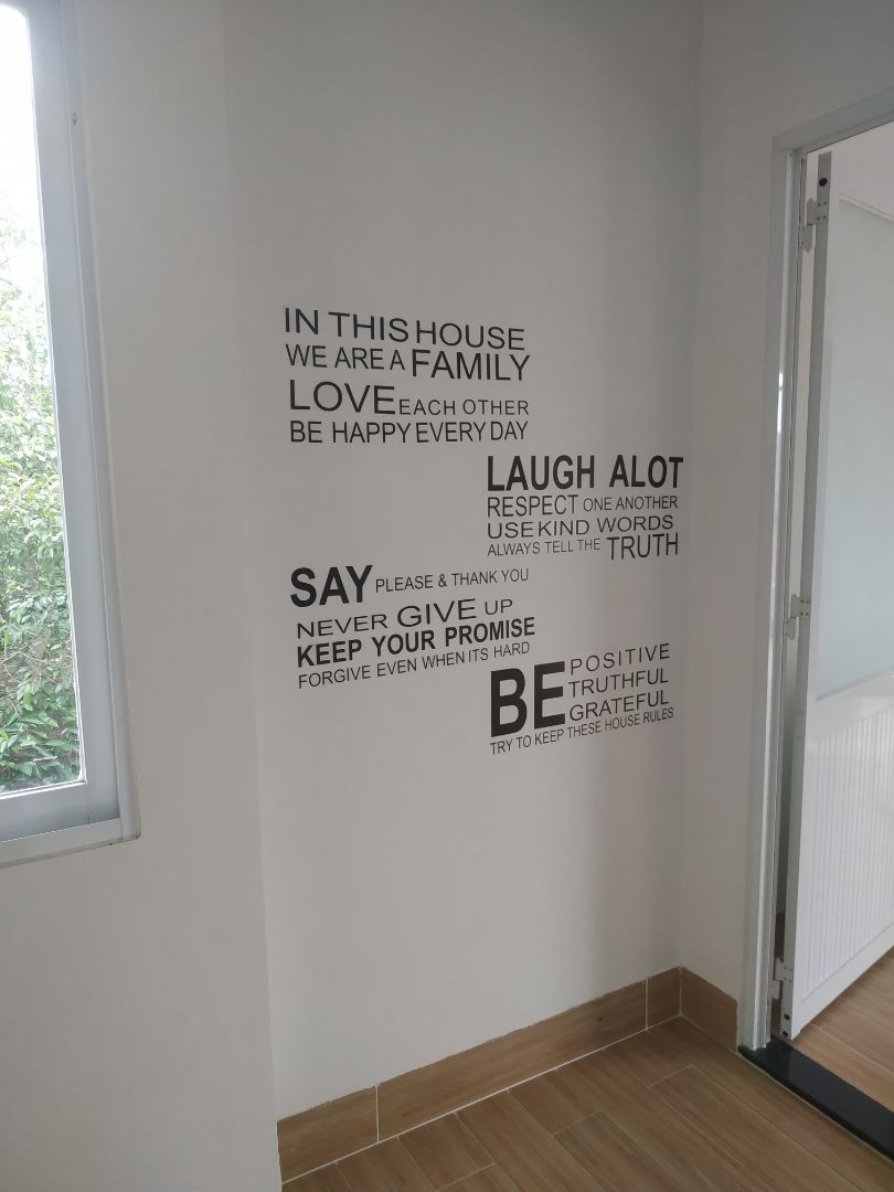 Như tiêu đề. Phải sắp một số chữ lại khi dán, dễ dán lệch. Nếu muốn thẳng phải vạch đường sẵn :'(