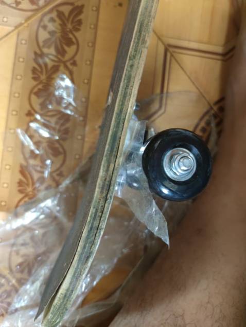 Hàng hư hỏng, bị lỗi vậy cũng giao cho khách được. chán shop quá