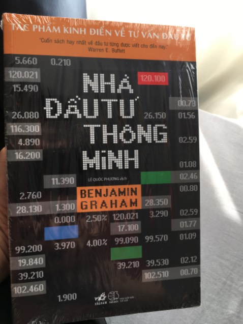 Sách giao bị rách bìa, ảnh hưởng đến thẩm mỹ cuốn sách, tôi đánh giá không tốt cho phần này. Còn lại thì hàng giao nhanh, chất lượng giấy tốt.