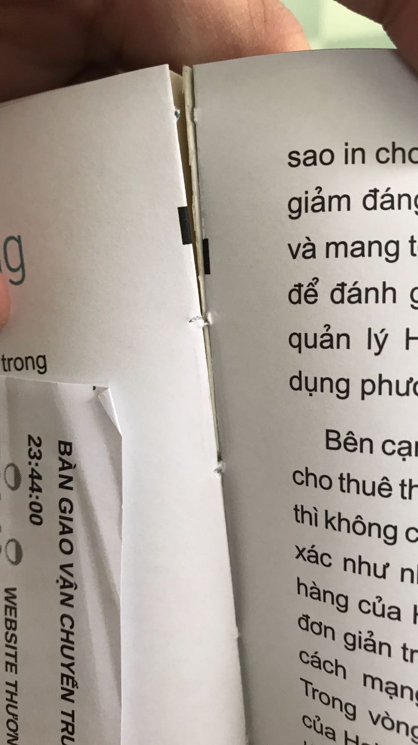 Sách vừa về, lấy ra đọc hôm trước hôm sau đã bị bung gáy dù mình hết sức nhẹ nhàng. Đọc cmt của các bạn review rồi nhiều bạn cũng gặp như mình. Tiki nên coi lại chất việc đóng sách này. Đừng để chỉ vì điểm này mà người dùng lại mất thiện cảm với một cuốn có nội dung hay! Yêu cầu tiki giải quyết đổi sách cho mình nhé.