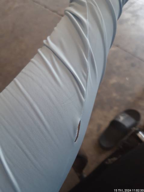 Bị rách rồi shop.nhỏ hơn cái màu trắng hôm bữa Bị rách rồi shop.nhỏ hơn cái màu trắng hôm bữa