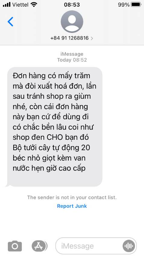 Làm việc với khách không tốt. Dù đơn hàng có mấy trăm nghìn thì chỉ cần giải thích với khách rõ ràng là được. Đằng này nói chuyện với khách như bố thiên hạ, không coi khách ra gì, báo Tiki nhắc nhờ thì gửi tin nhắn như này.