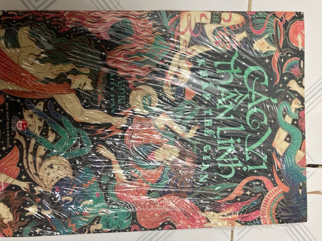 Bản thân là người kén đọc sách.
Nhưng khi mình đã order thì luôn chọn những cuốn có nội dung hay lôi cuốn có khi tới cả triệu 1 lần order. Mình Q10 gần Tiki Trading nên order 9g00 là giờ nhận được liền dù đã choose phần "giao tiết kiệm".
Sách được bảo vệ tốt, không cấn móp.
Về nội dung thì như mình nói trên: "Không gì phải bàn cãi về nội dung ah"