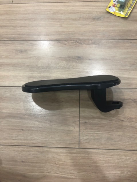 Đề nghị đổi hàng có đủ ốc vít bắt vào bàn mới dùng được