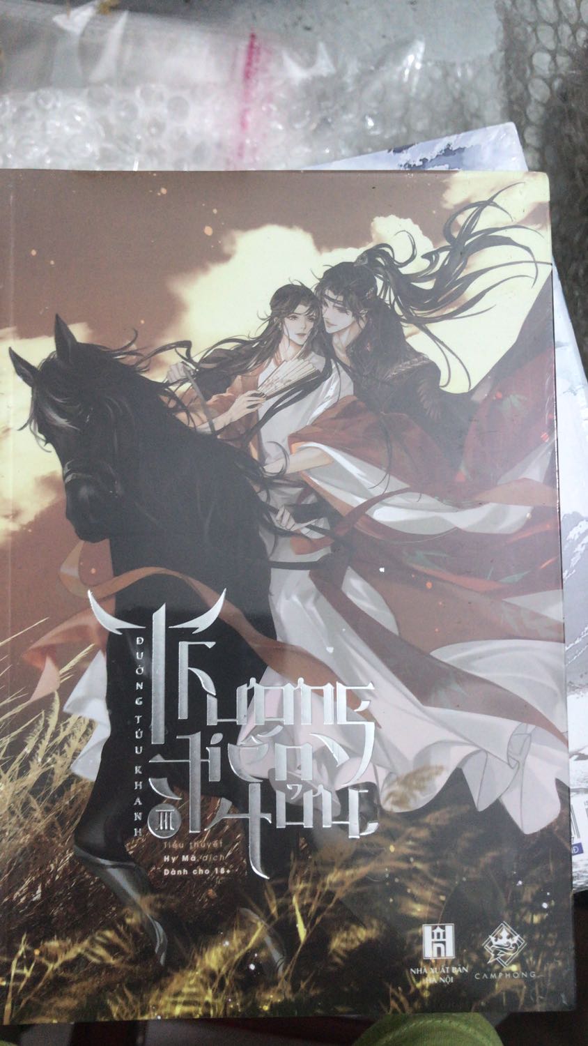 Bìa sách đẹp, giao hàng ổn và ko bị df