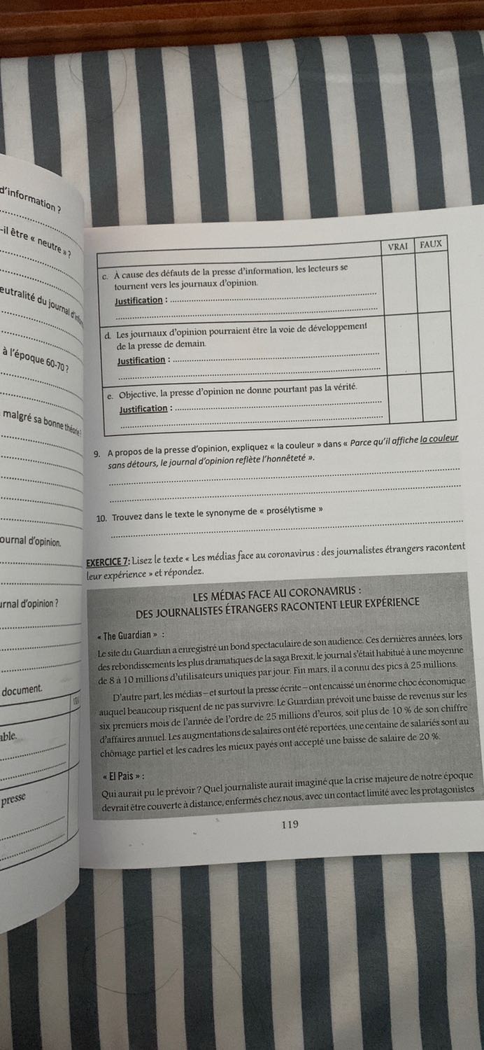 - Hình thức của sách đẹp, cứng cáp. Giấy xịn, in đẹp. Mình có lỡ làm đổ nước lên nhưng sau khi khô lại như chưa có chuyện gì xảy ra. 
- Sách được chia theo từng chủ đề rõ ràng, từng dạng bài riêng rất dễ để ôn tập. 
- Phần giải cho các bài viết và bài nói có cả dàn ý cơ bản để tham khảo rất hay. 
- Chủ đề cập nhật, thú vị. 

Nói chung là xịn mịn đẹp đáng đồng tiền bát gạo. Nên mua