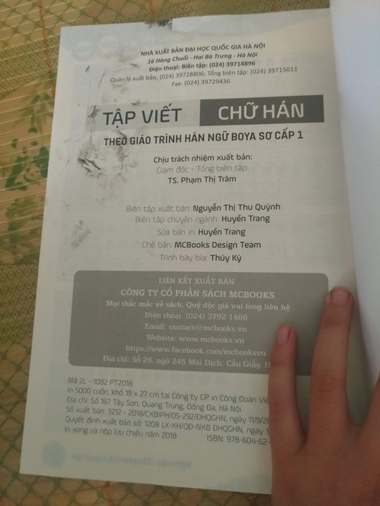 Sách đẹp, rõ chữ nhưng mà quyển luyện viết bị bẩn và nhăn mong Tiki lần sau xem xét lại còn đâu mọi thứ đều ổn