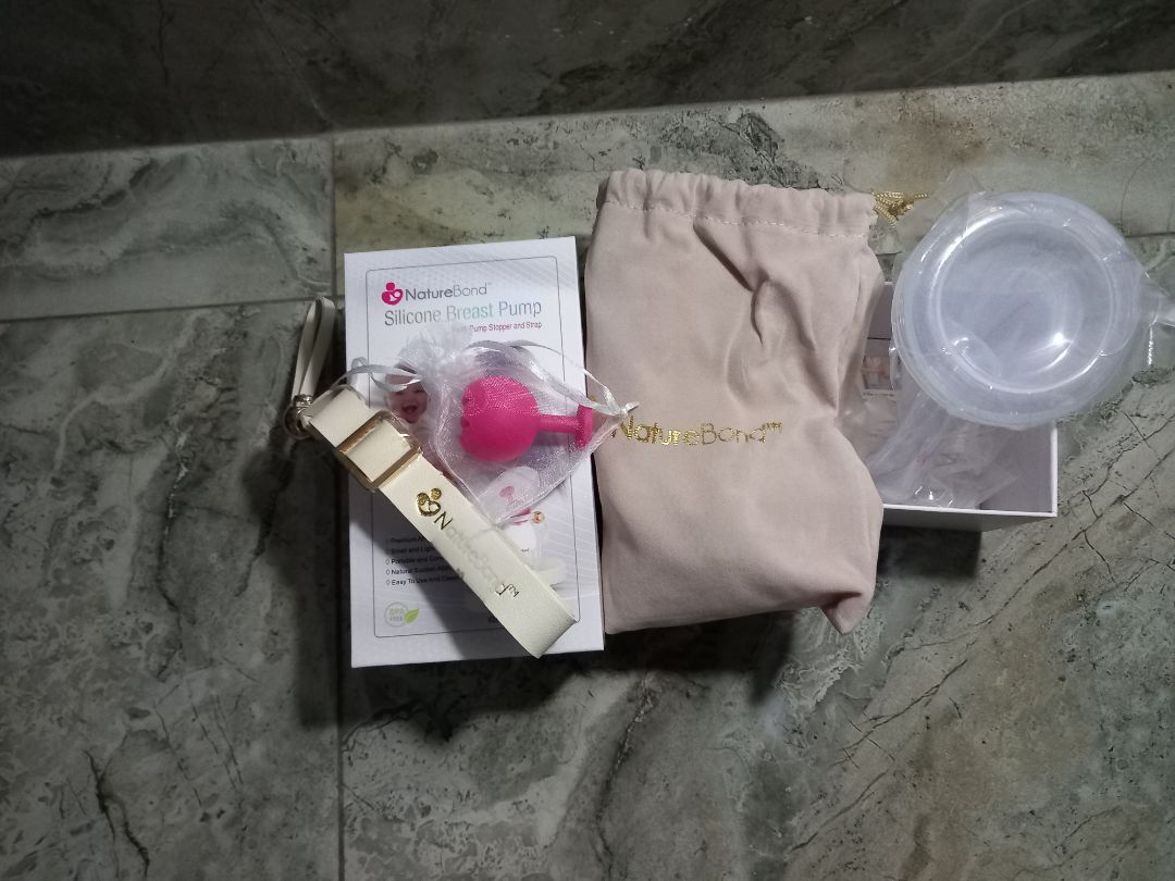 mặc dù biết đến cốc hút sữa hơi muộn nhưng vẫn còn hơn k biết. Với những bé mà chỉ ti 1 bên mỗi cữ ăn như bé nhà mình thì việc dùng cốc hứng sữa quả là chân ái, tiết kiệm bao nhiêu công hút sữa. Sản phẩm đẹp, hộp, túi, dây đều rất sang chảnh, khả năng hút tốt, chỉ cần k bị hơi vào là chắc luôn, k lo rơi. mặc dù biết đến cốc hút sữa hơi muộn nhưng vẫn còn hơn k biết. Với những bé mà chỉ ti 1 bên mỗi cữ ăn như bé nhà mình thì việc dùng cốc hứng sữa quả là chân ái, tiết kiệm bao nhiêu công hút sữa. Sản phẩm đẹp, hộp, túi, dây đều rất sang chảnh, khả năng hút tốt, chỉ cần k bị hơi vào là chắc luôn, k lo rơi.