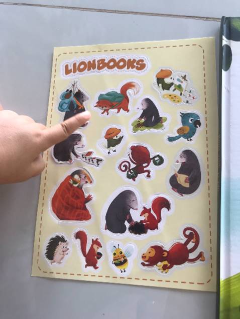 Sách bao bì đẹp, bìa cứng, nội dung gần gũi bé mình rất thích. Được tặng kèm decal dán hình nữa.