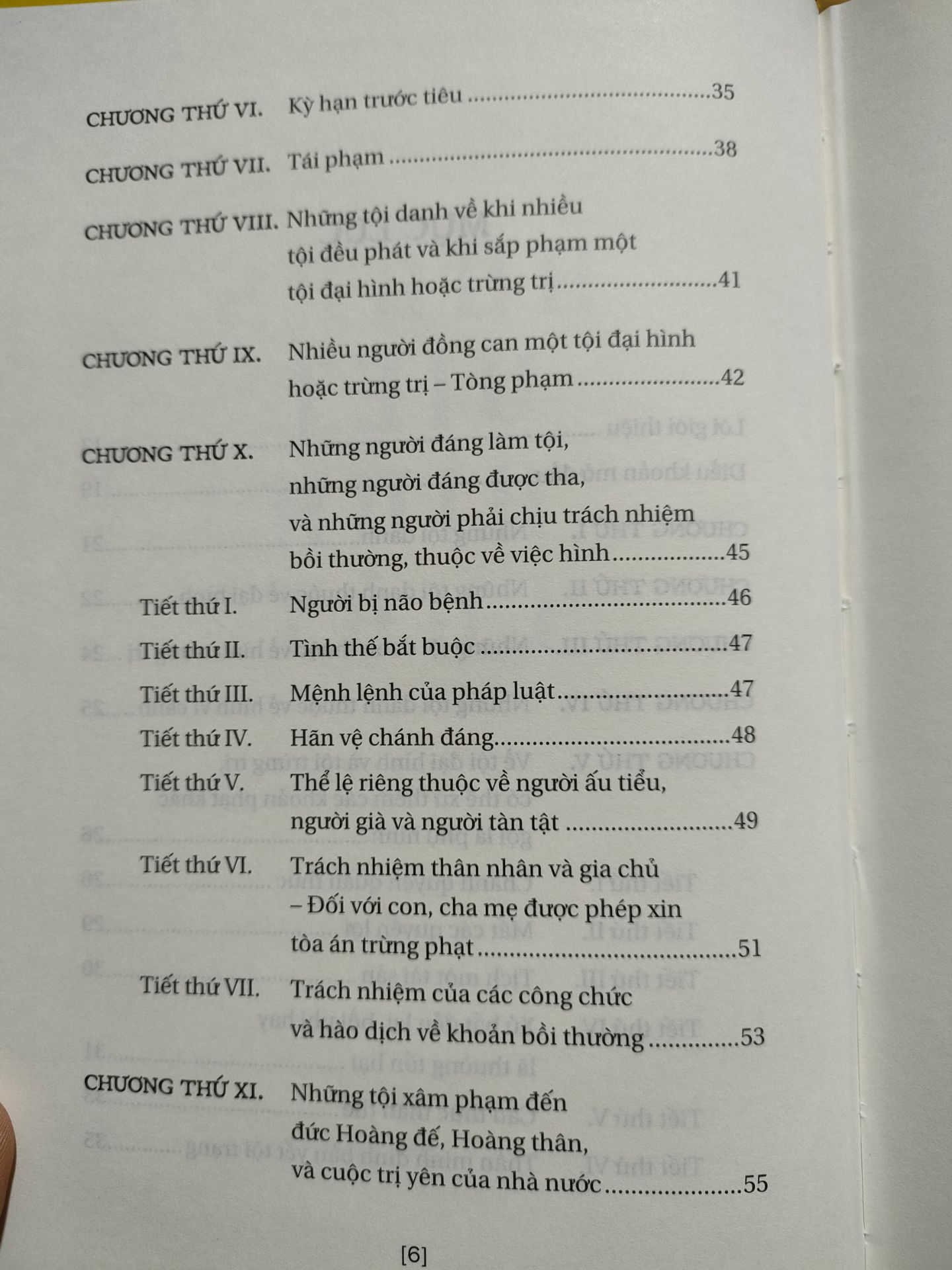 1 bộ luật khá chi tiết, bố cục hay, gần sát với đời sống thời bấy giờ và cũng có nhiều cái có thể tham khảo vào việc xd luật bây giờ. Sách in đẹp, bìa cứng, có áo khoác. Đẹp về hình thức, giá ổn và giao hàng nhanh