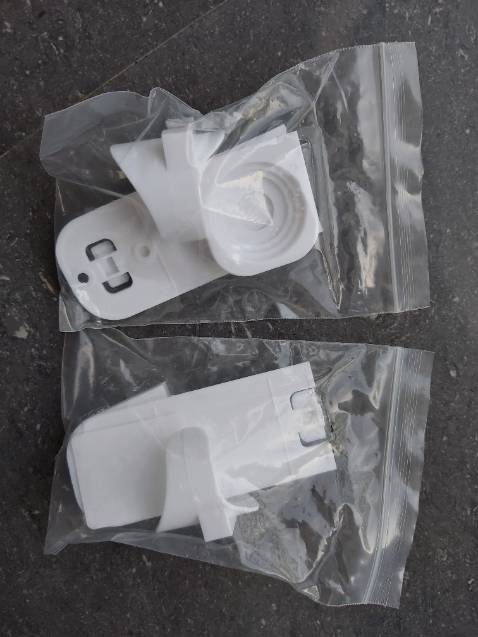 Mới ráp xong, khá dễ dàng, chất liệu cũng chắc chắn. Hy vọng là keo dán có thể sử dụng được lâu.