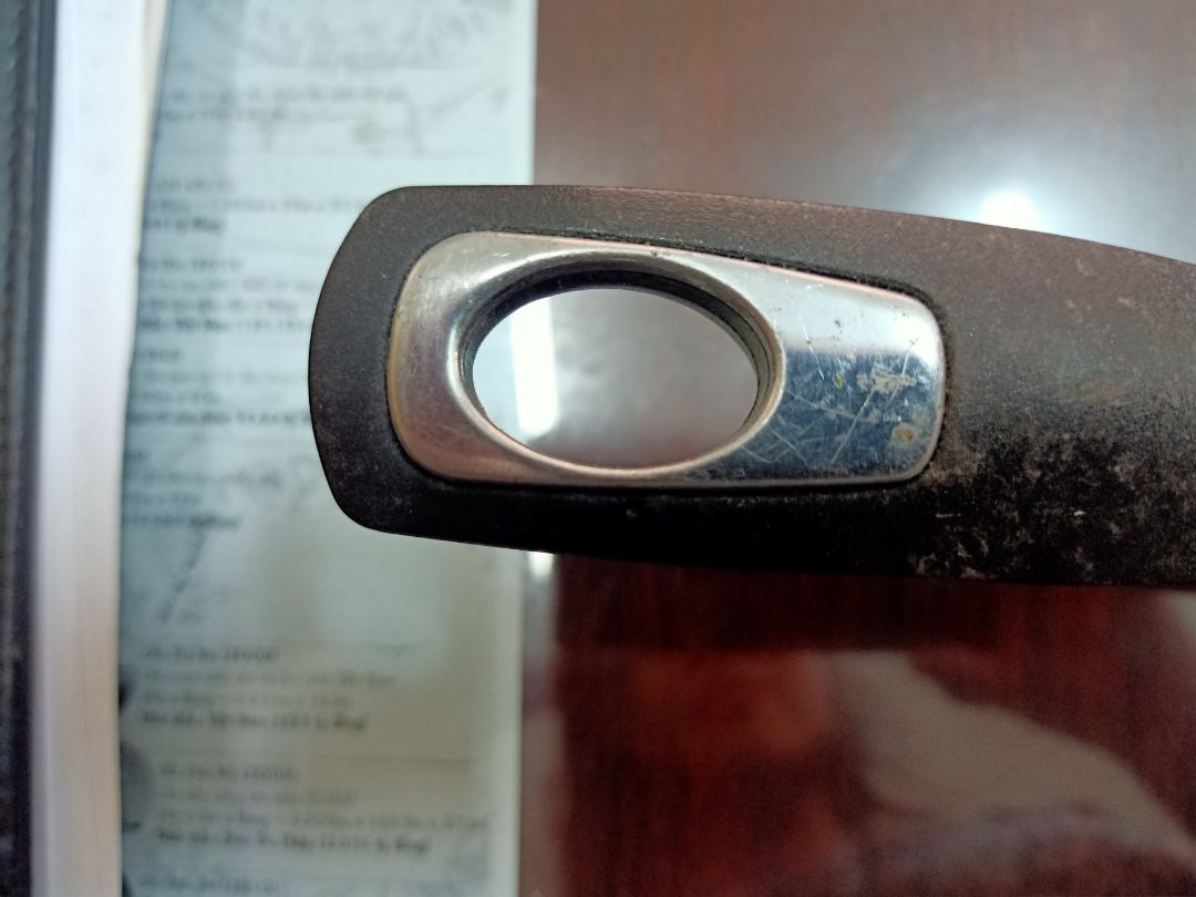 Dù là hàng tồn kho thì trước khi gửi cũng phải vệ sinh 1 chút, sao sản phẩm lại trầy xước nhiều còn bẩn nữa