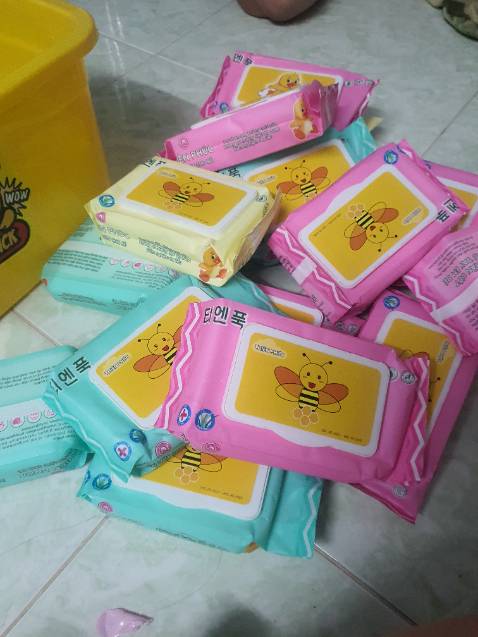 Thùng nhìn xinh , giấy khá mỏng bằng 1/2 so với giấy khác , nhưng nhìn chung cũng khá ổn và cũng tiện dùng thay vì gấp tới , gấp lui .