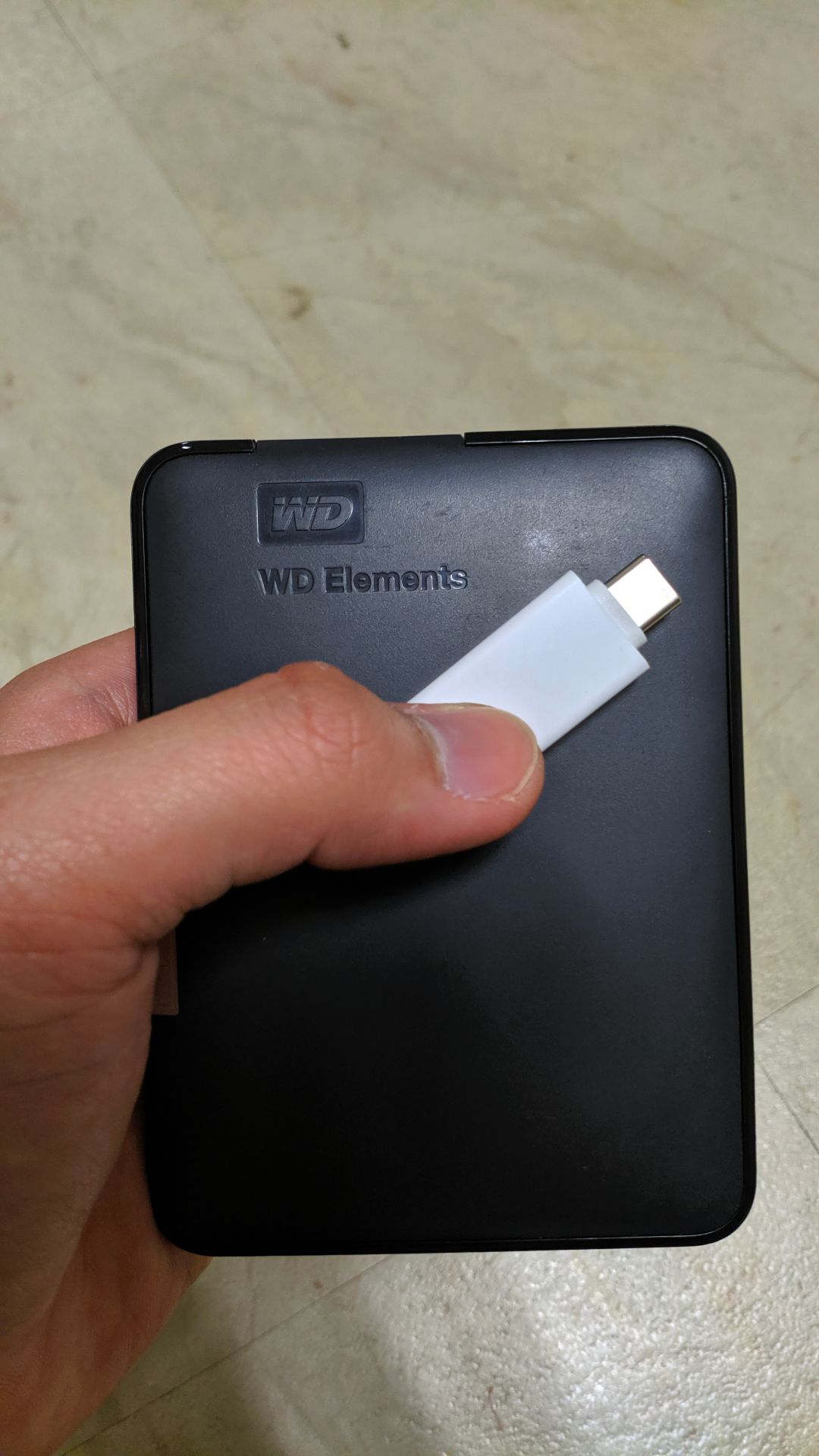Mình đã *** ok với HDD WD passport 500GB và Nokia 8. Điện thoại cung cấp nguồn đủ để HDD chạy trơn tru.
Lần đầu cắm vào thì điện thoại bắt phải format ổ cứng mới dùng được.
Sau đó dùng phần mềm duyệt file để duyệt file copy, paste, cut, ...
Ổ cứng ghim vào nhận diện ngay trên điện thoại.
Độ bền cần thời gian để kiểm tra.