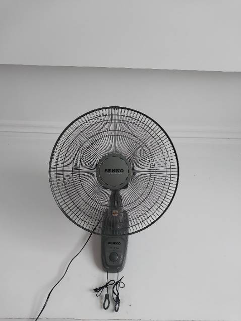 Giao hàng nhanh, đóng gói chắc chắn, lắp ráp dễ dàng. Quạt chạy êm, chắc chắn. Tuy nhiên dây điện quá ngắn, phải nối dây mới cắm vào ổ điện được