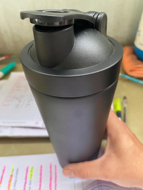 Giao nhanh. Sp như hình . Nắp đậy vào hơi cứng