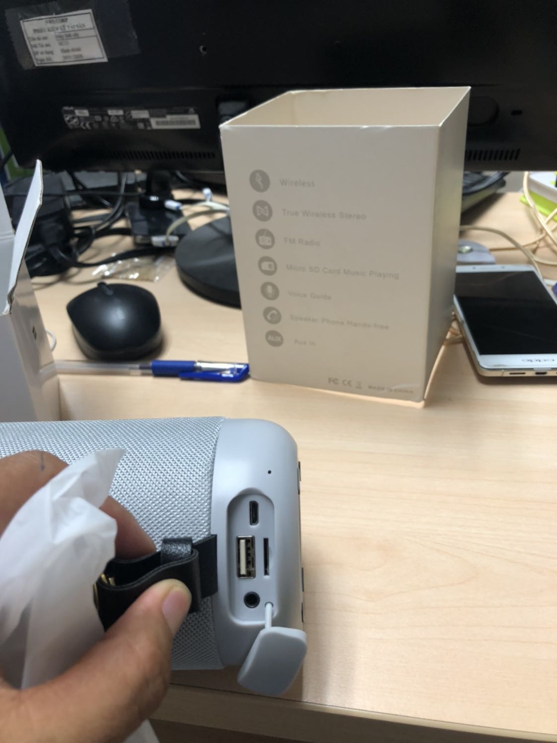 Giao hàng nhanh ***, loa nghe nhạc sàn chất phết. Có cả khe cắm thẻ nhớ. Không thể không đánh giá 5* cho sp này