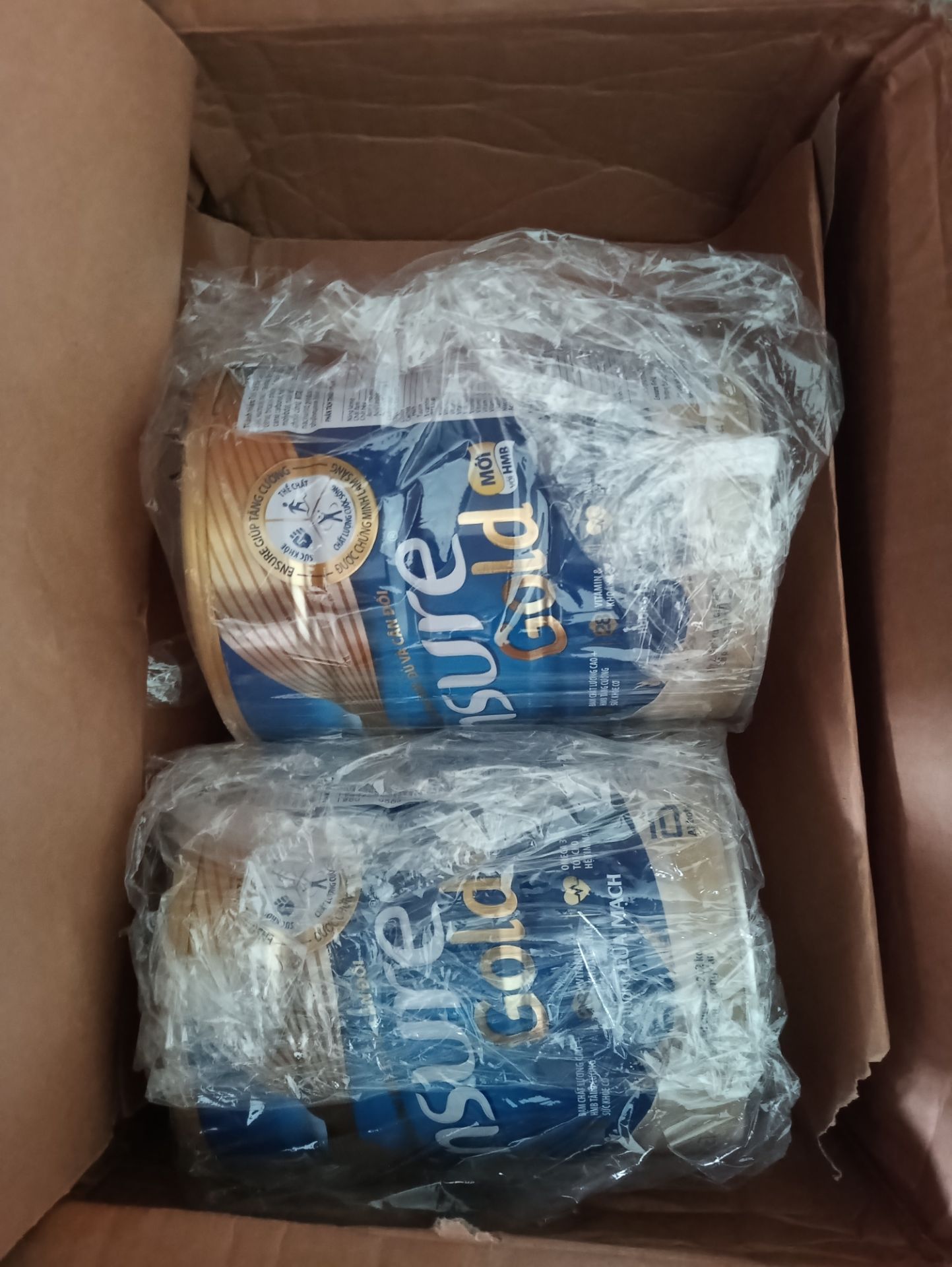 Sản phẩm ghi sữa ít ngọt nhưng hàng nhận về tay lại là sữa ngọt. 

Vô cùng khó chịu vì cách bán hàng treo đầu dê bán thịt *** của Tiki. 

Tiki trading đã *** như thế này thì ai dám mua trên Tiki nữa chứ?

Mua hơn 1 triệu, tiền ship gần 50 ngàn nhưng gói hàng cực kỳ thô sơ. Trong khi những sàn thương mại điện tử khác có thể app mã miễn phí vận chuyển. 

Lần đầu tiên cũng là lần cuối cùng mua hàng của Tiki Trading. Quá tệ hại.