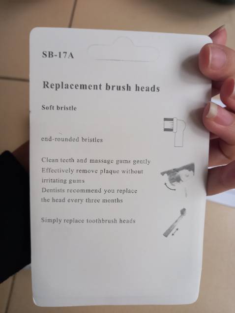 Bàn chải chính hãng, lông mềm, chất lượng tốt. Phải khen shop có tâm, đóng gói cẩn thận, có thiệp cảm ơn, thông tin sản phẩm và tặng kèm bút rất xinh.