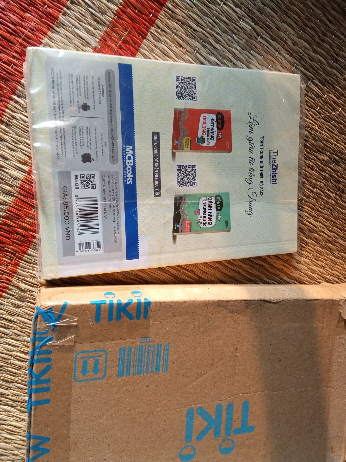 tôi mua combo có 4 quyển nhưng chỉ nhận được 1 quyển , tiền của  quyển mà tôi nhận được là 85 000 đồng nhưng phải trả tận 217000 đồng