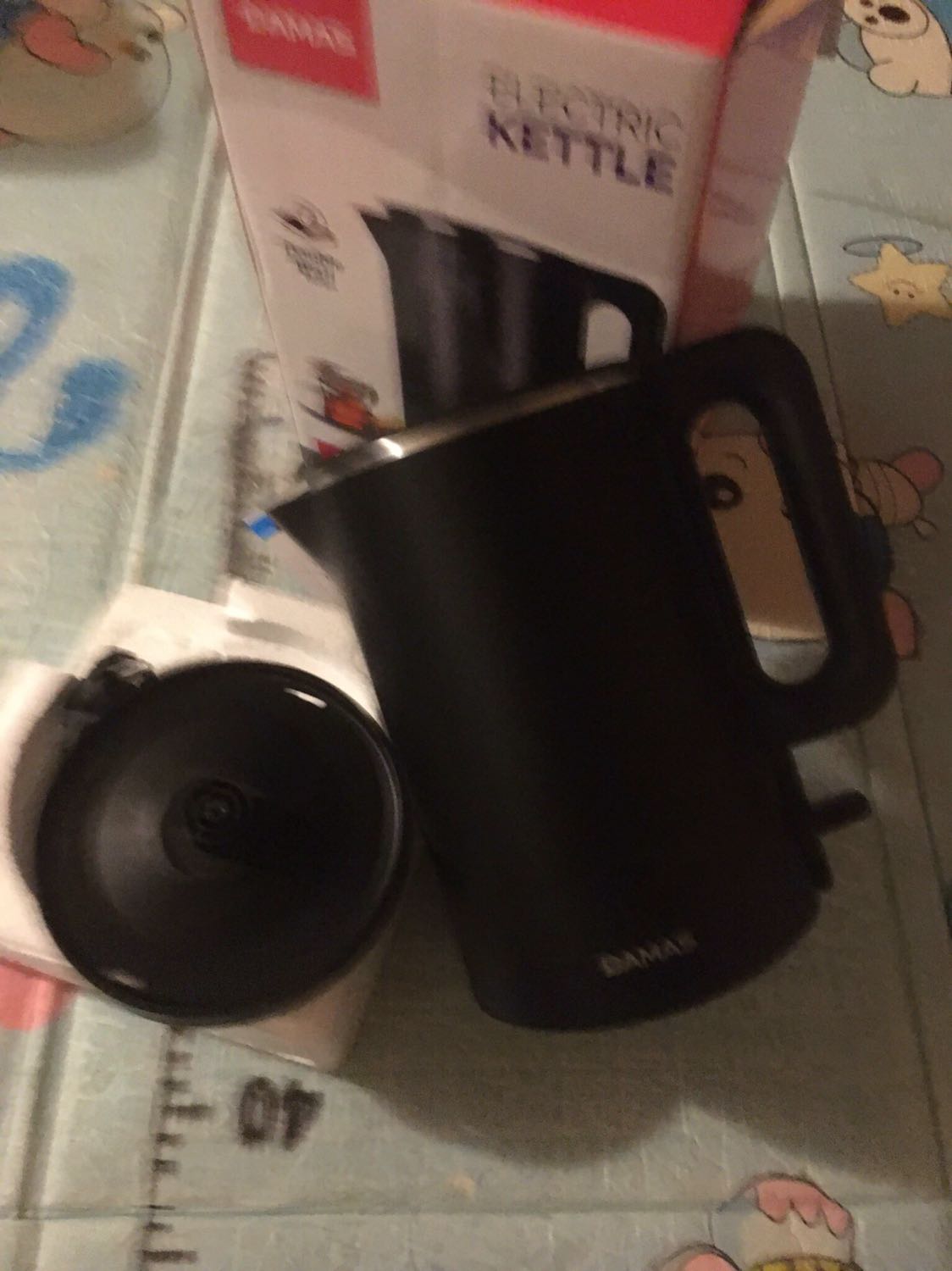 Giao hang nhanh, htrc đặt hôm sau nhận được ròi. Hộp sp cứng cáp, nguyên đai nguyên kiện, sp được bọc xốp dày rất cẩn thận có kèm giấy bảo hành 12 tháng lận. Ấm màu đen bóng, đẹp hơn cả mấy hãng kiểu Xiaomi Xao mủng j đó, giấy hưỡng dẫn sử dụng đa ngữ cả tiếng Anh, Việt, Hàn biểu hiện bên hãng rất cẩn thận. Lần đầu mua hang của Damas, 1 thương hiệu khá là mới ở Việt Nam tuy nhiên sản phẩm mình nhận được rất hài lòng và ưng ý!