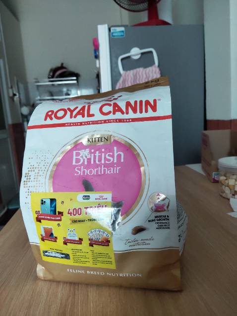 Mèo rất thích ăn, hạt to nên phải nhai nhiều. Túi bao bì cẩn thận, đẹp, dễ bảo quản, giá bán rẻ so với bên ngoài. Giao hàng nhanh